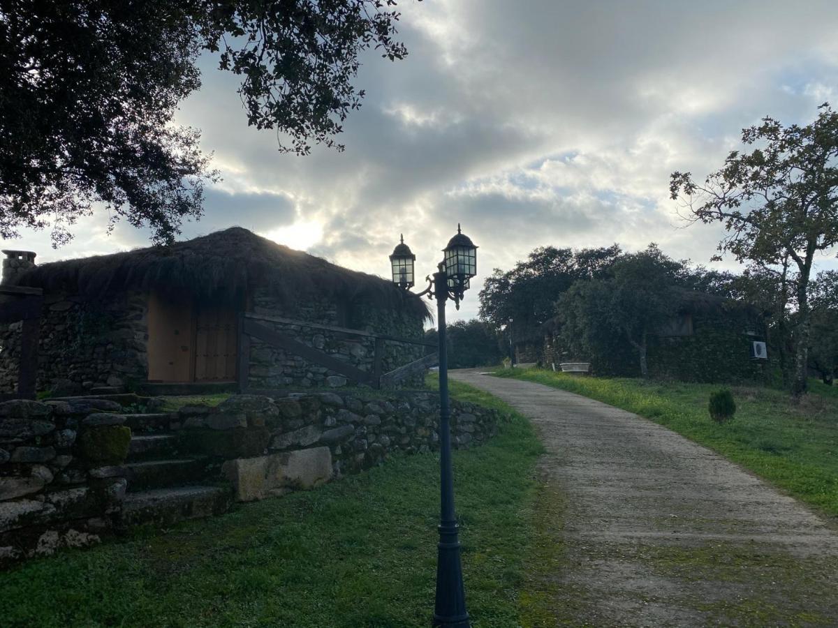 Complejo Rural El Prado Hotell Logrosán Exteriör bild